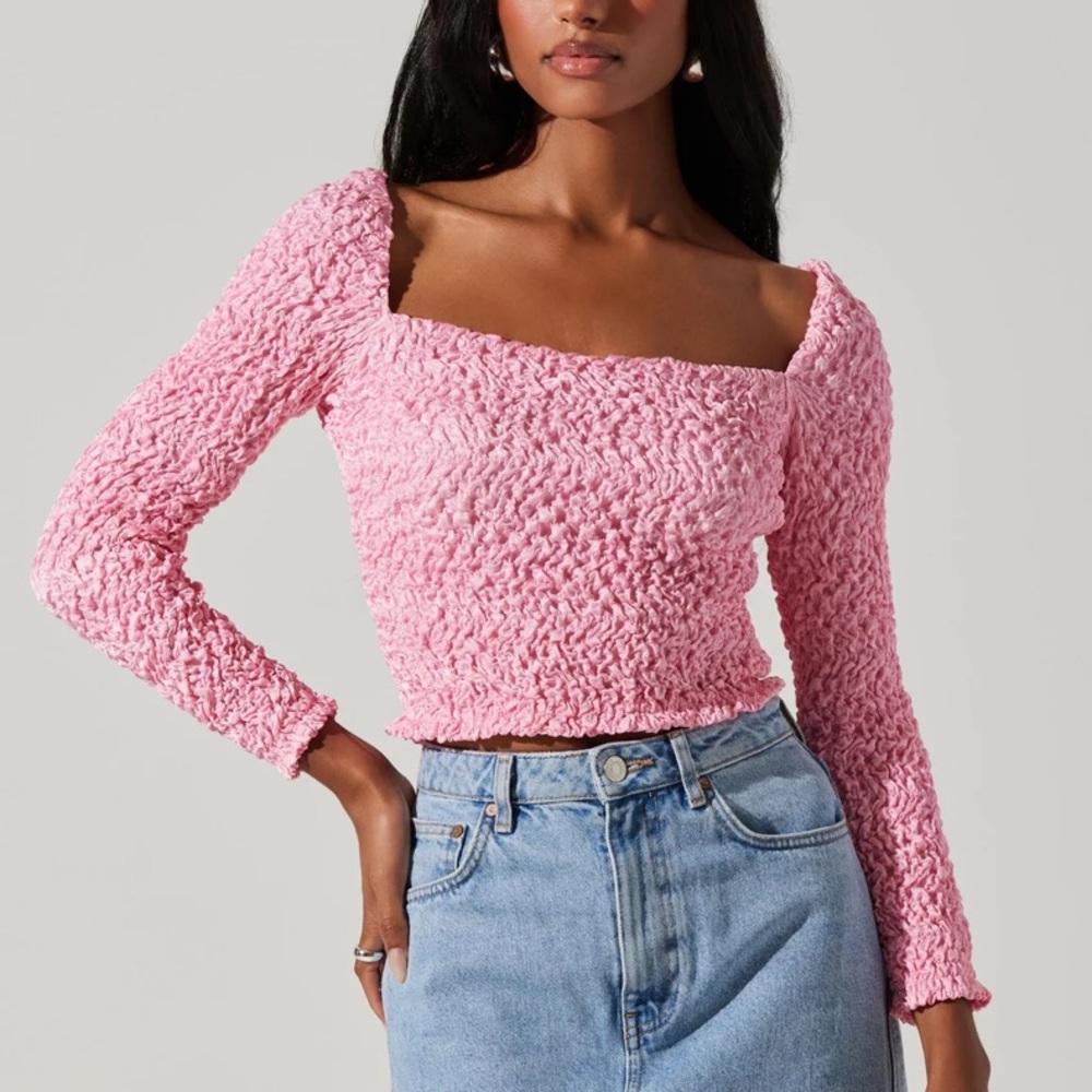 ASTR The Label NWT Pink Ruched Scrunched Long Sleeve Crop Top